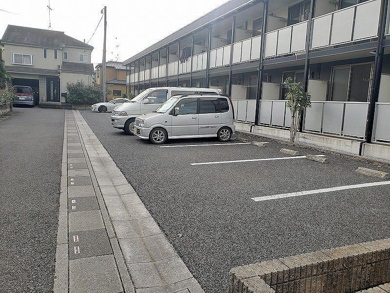 レオネクストＲＥＮ 駐車場