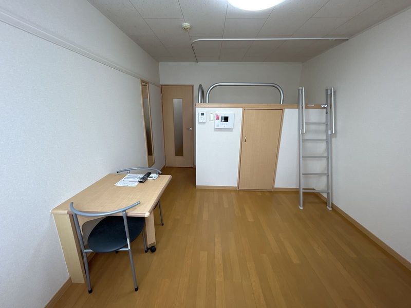 レオネクストサーフサイド海誠 居間