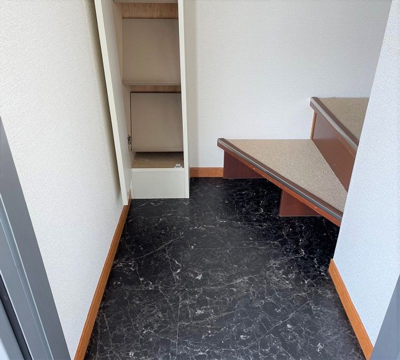 レオパレスコスモエステートＡ 玄関