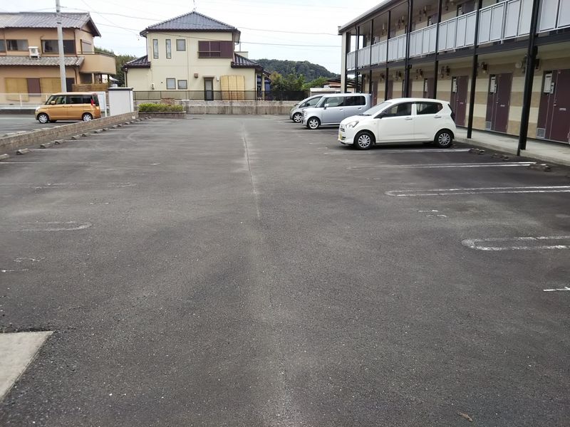 レオパレスサニーブライト 駐車場