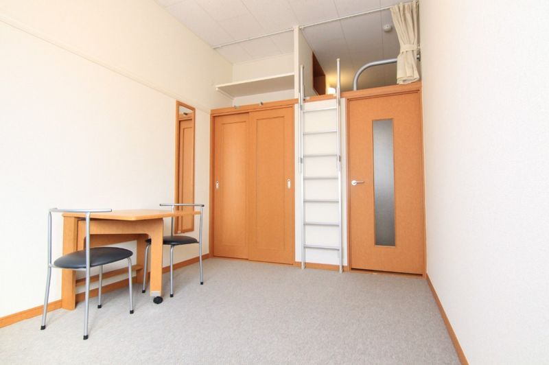 レオパレスサンライズ竹の塚 居間