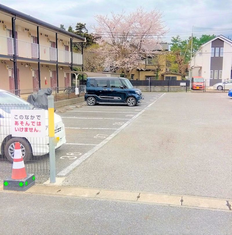 レオパレスサンヒルズ 駐車場