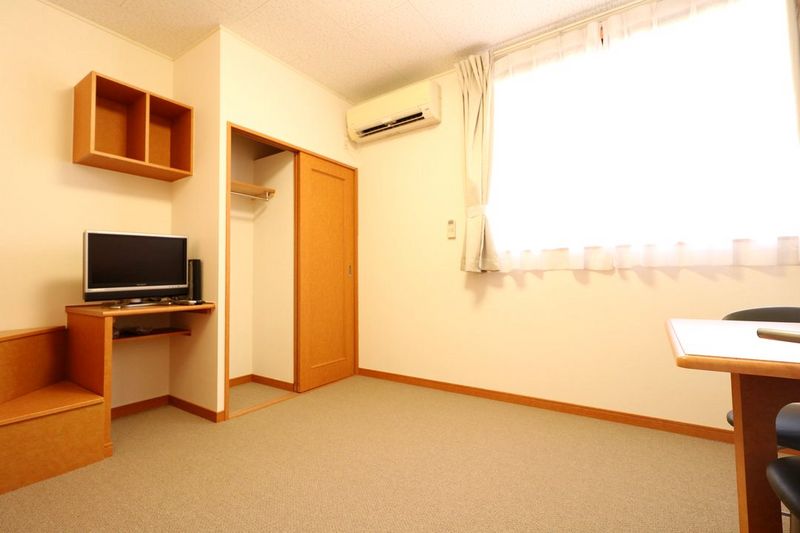 レオパレス松陽 居間