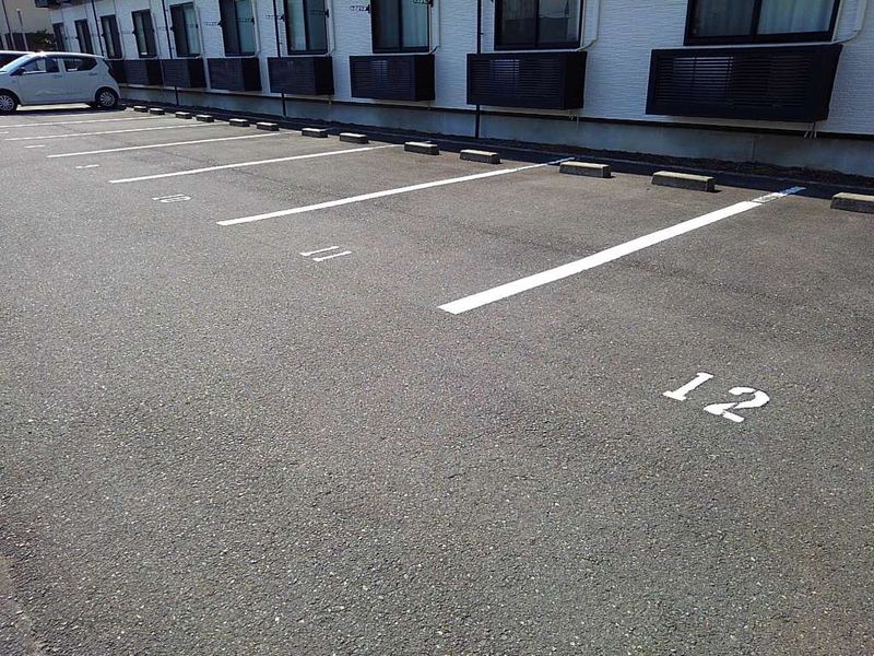 レオパレスダンダンめぐみ 駐車場