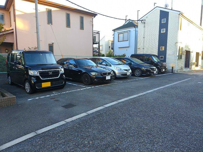 レオパレスストーンヘンジ 駐車場