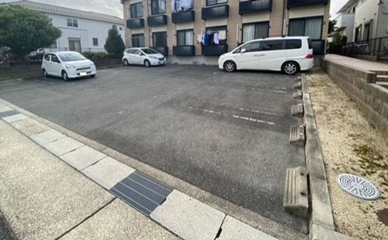 レオパレスゆずり葉のさと 駐車場