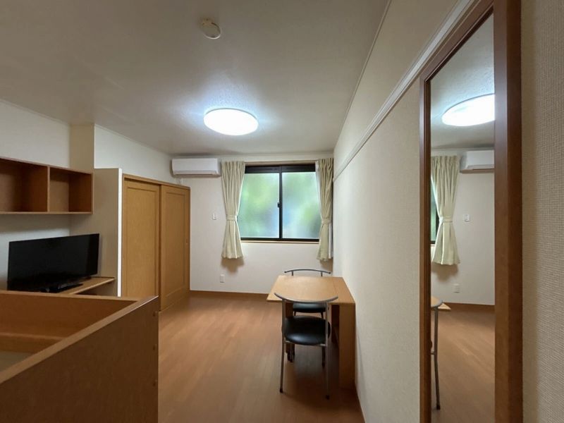 レオパレス西羽貫 居間