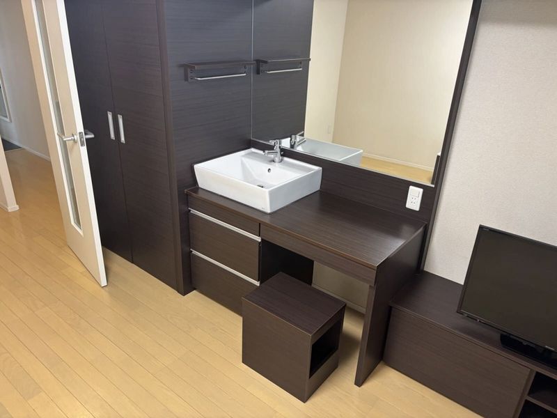 MIRANDA J Viretta II Khu rửa mặt