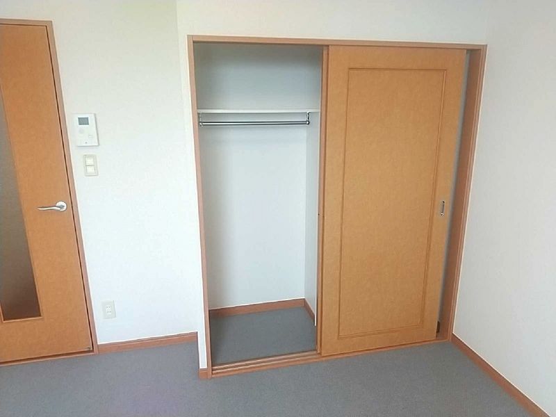 レオパレスシャトレー 収納
