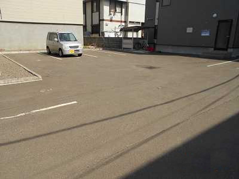 レオパレスフォルテックⅠ 駐車場