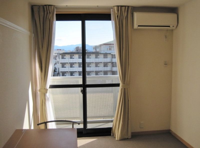 レオパレスひいらぎ 居間