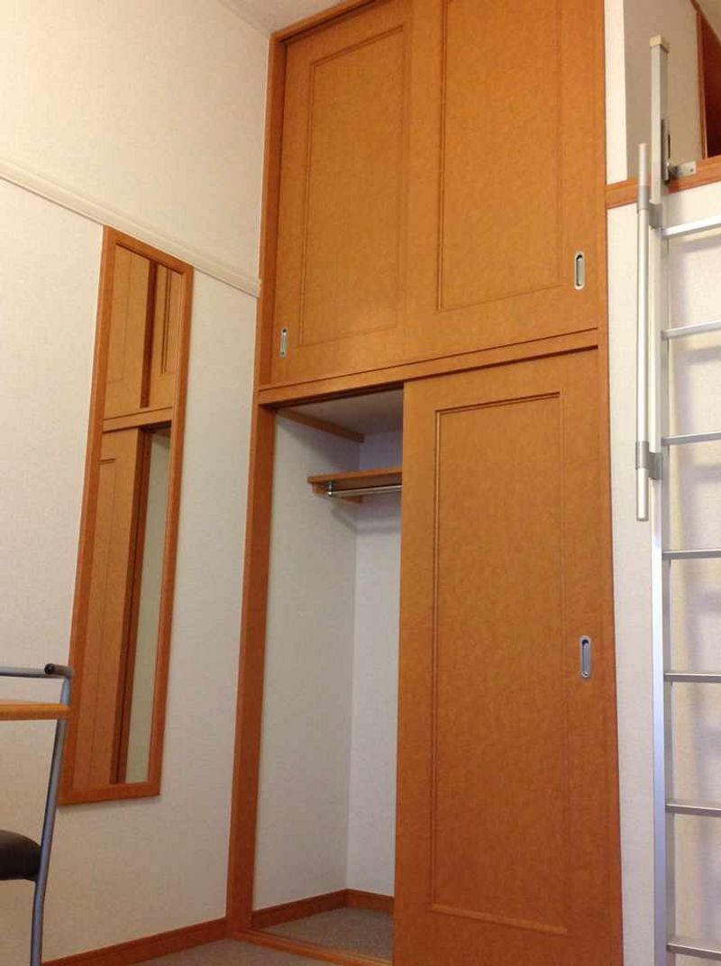 レオパレス花水 収納