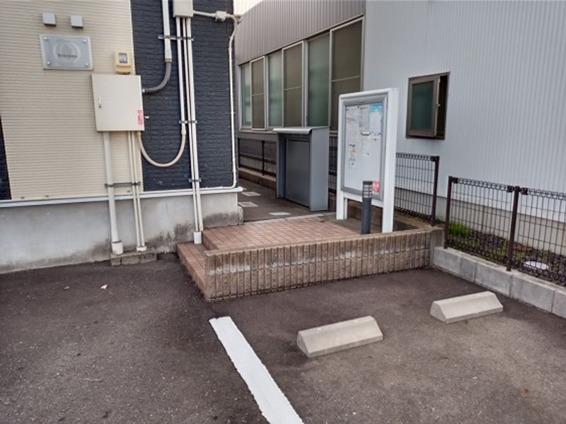 レオネクストニルヴァーナ エントランス