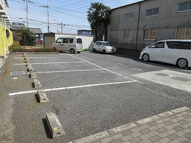 レオパレスＲｙｏｕ 駐車場