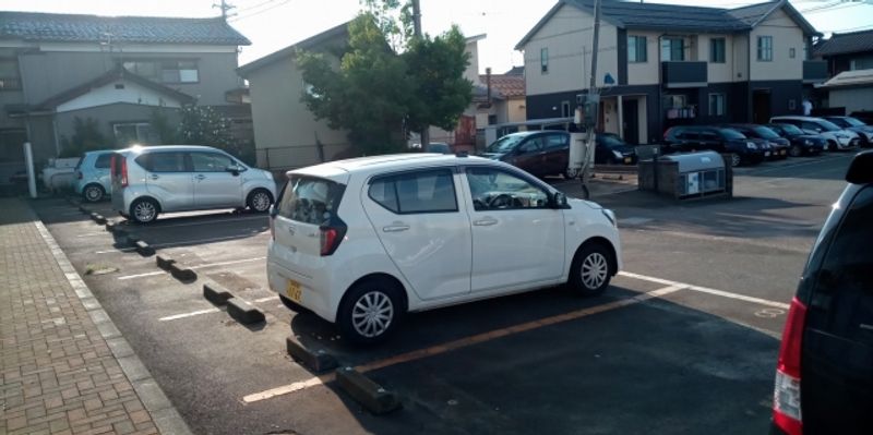 レオパレスアネックス　アイ 駐車場