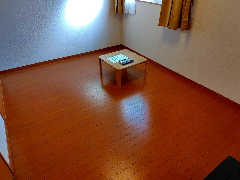 レオパレス小日向 居間