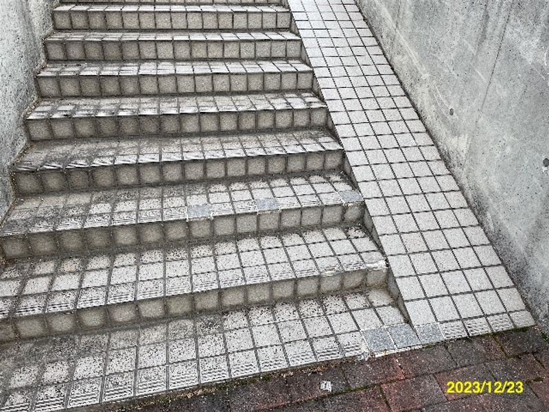 レオパレスさいわい エントランス