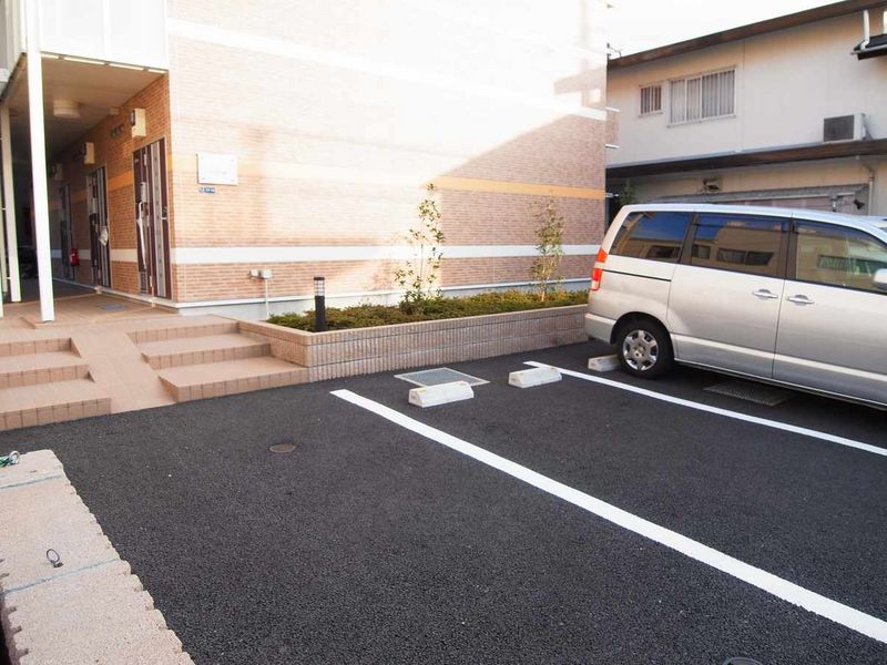 レオネクストウィング湘南 駐車場