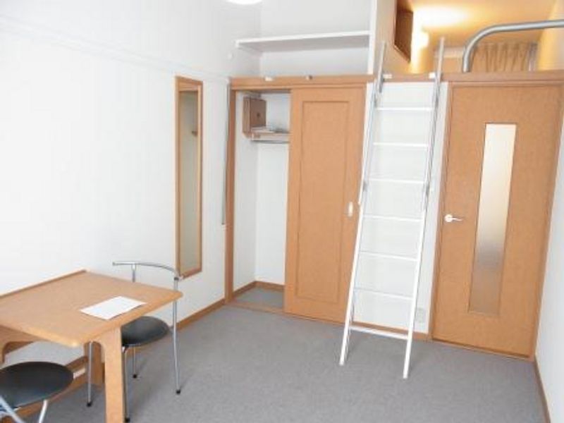 レオパレスプチベルク四番館 居間