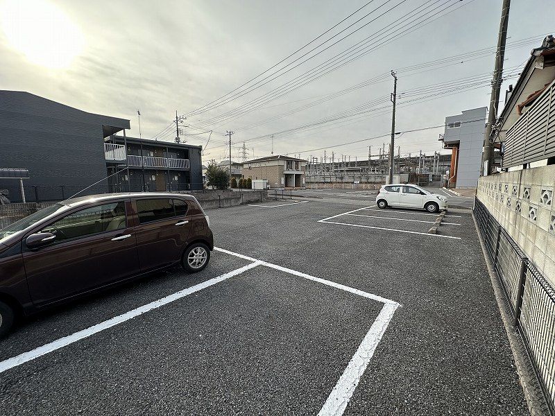 レオパレスＣｈｒｉｓｔ 駐車場