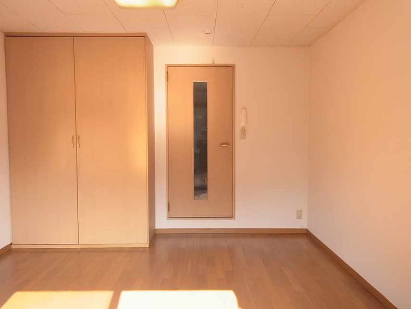 レオパレスシャンテ四之宮 居間