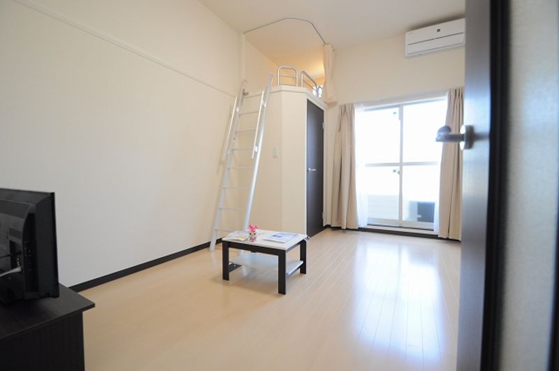 ミランダＢＥＬＬ栄 居間