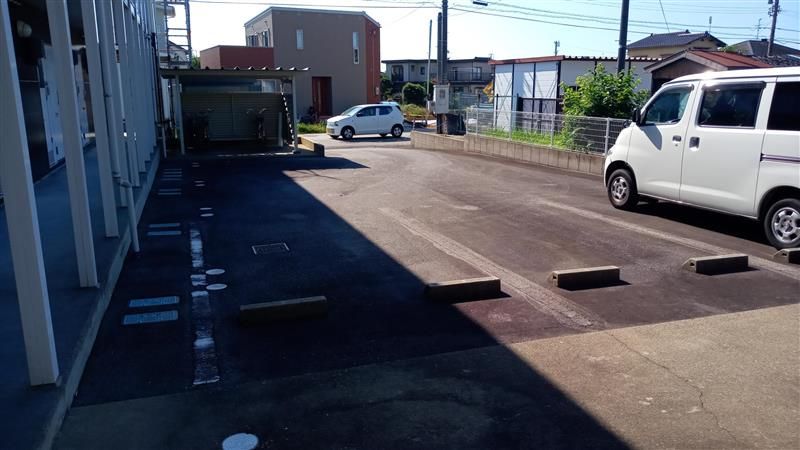 レオパレスプリマベーラ 駐車場