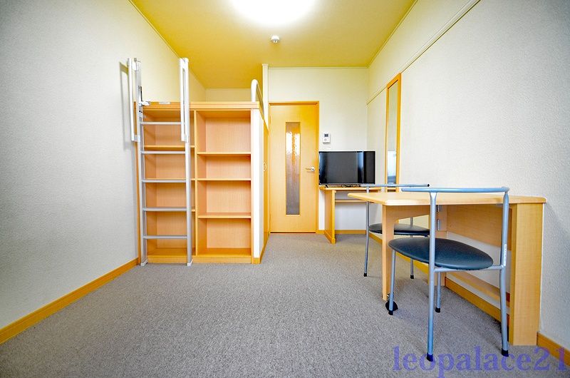 レオパレスエターナルⅠ 居間