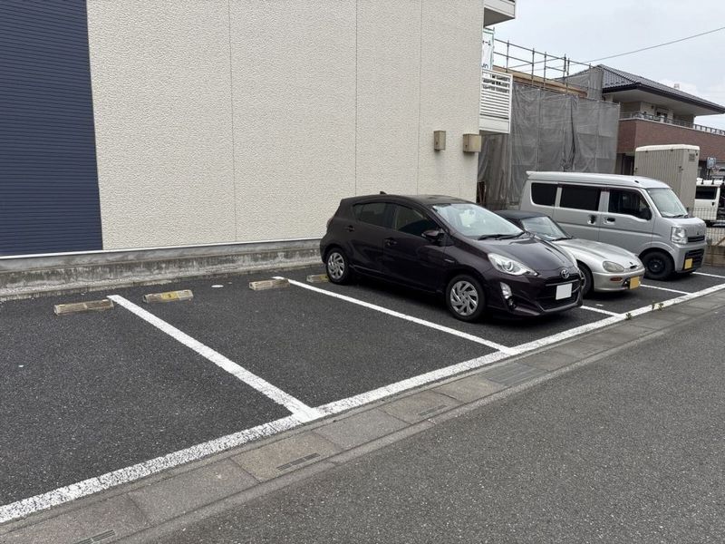 レオネクスト藤 駐車場
