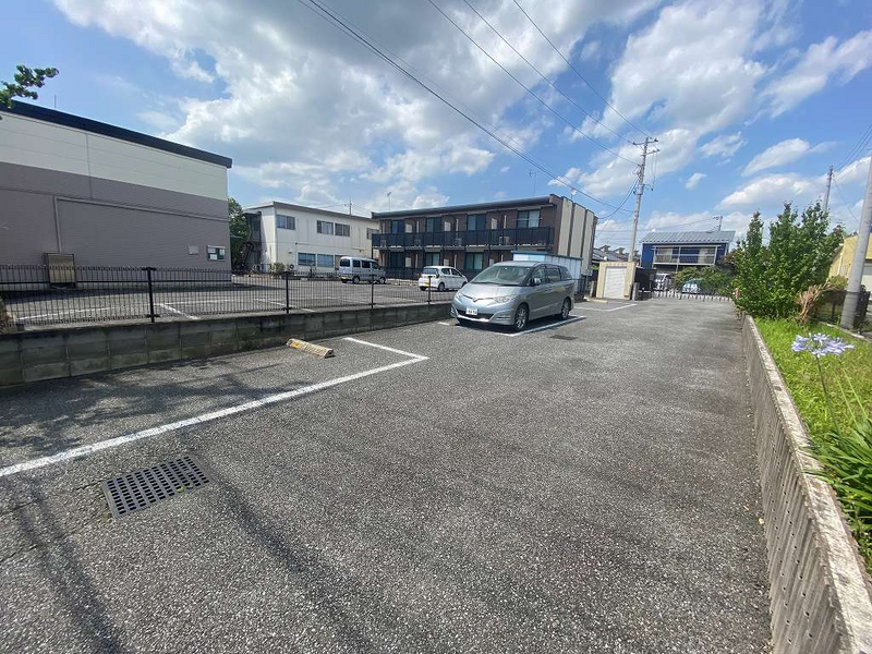 レオネクストフォンティーヌⅢ 駐車場