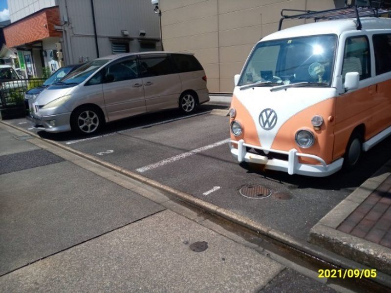 レオパレスひまわりハイツ 駐車場