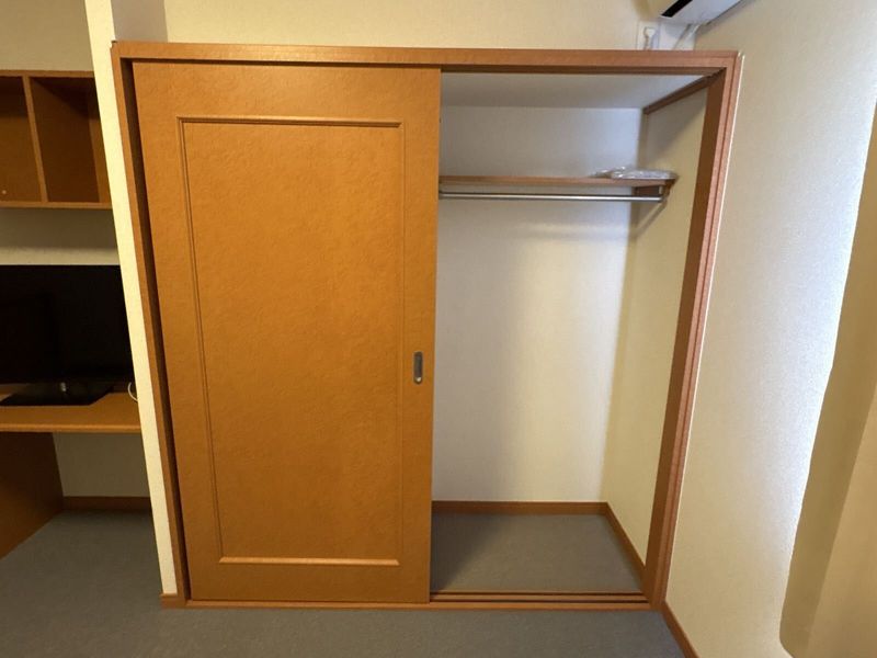レオパレスパークサライ 収納
