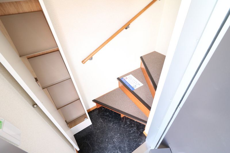 レオパレス北野屋敷 玄関