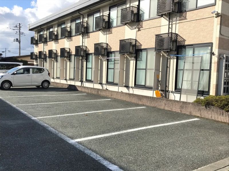 レオパレスメープル 駐車場
