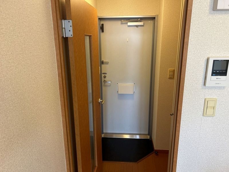 レオパレスコスモスカイ 玄関