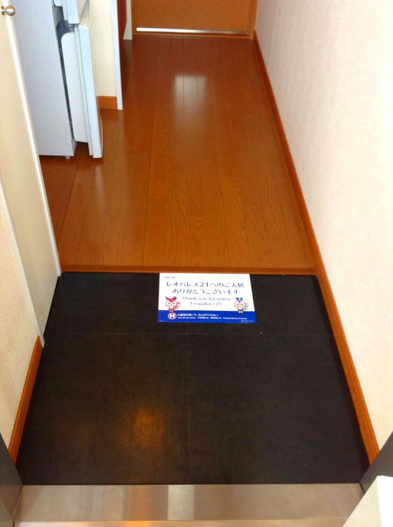 レオパレススカイハイ 玄関