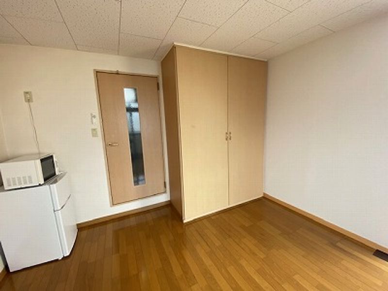 レオパレス葵 居間