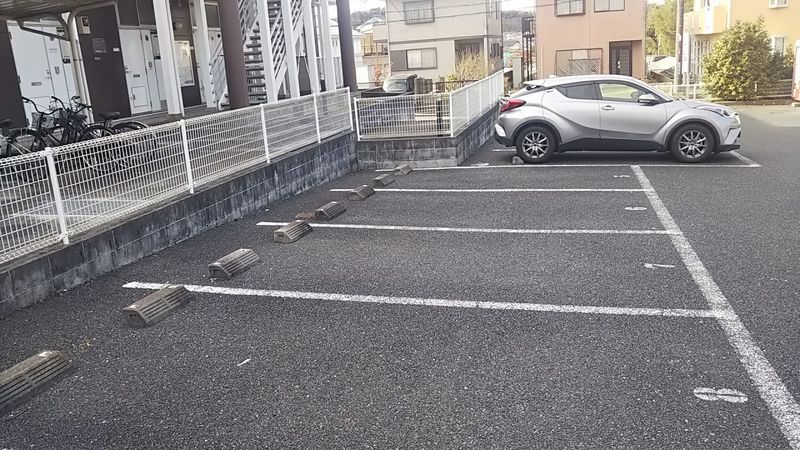 レオパレスオークヒルズⅡ 駐車場