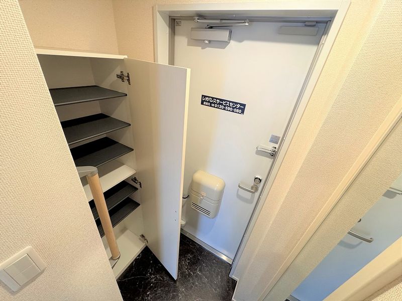 クレイノコンフォール杭瀬北新町 玄関