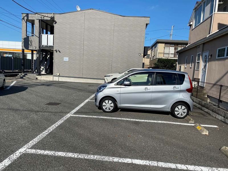 レオパレスウェルハイム 駐車場