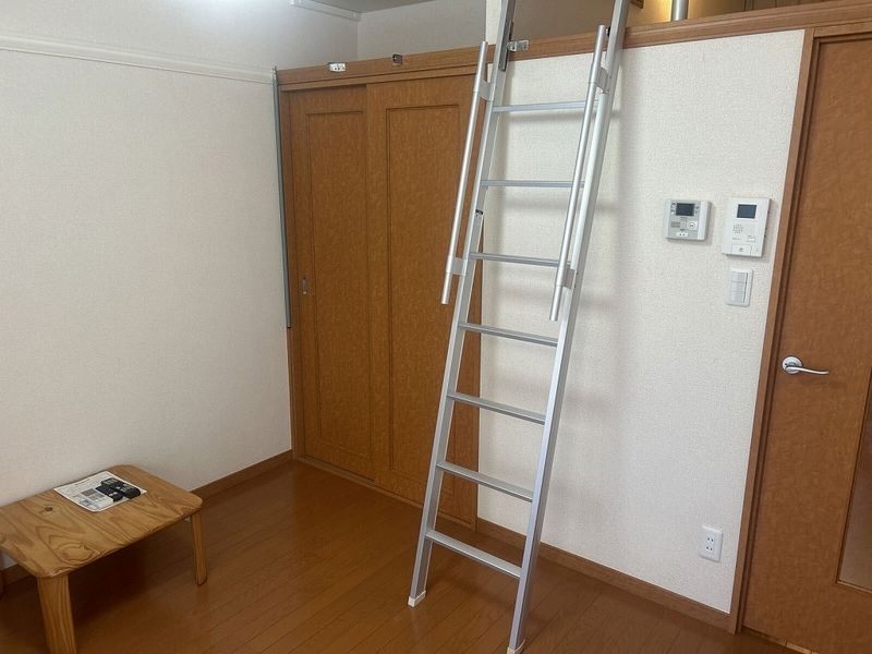 レオパレスラポールⅠ 居間