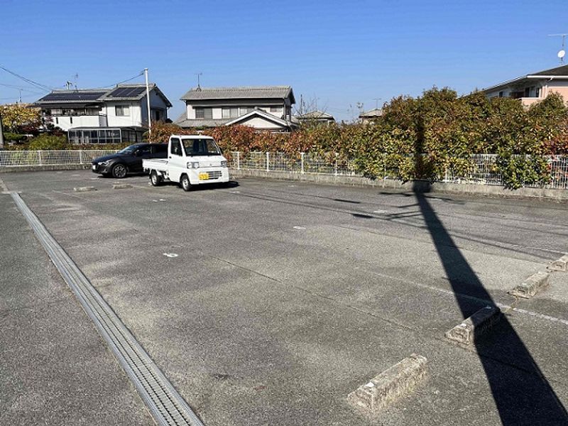 レオパレスエスポワール 駐車場
