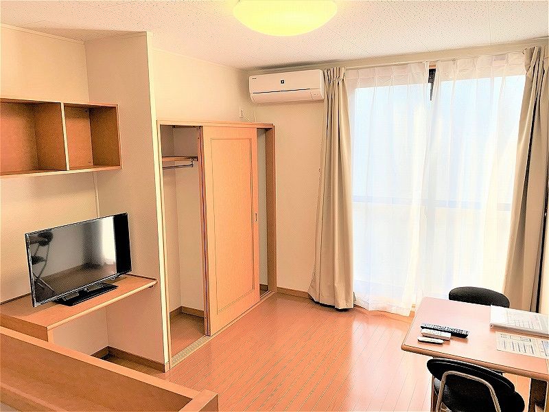 レオパレスウィッシュ 居間