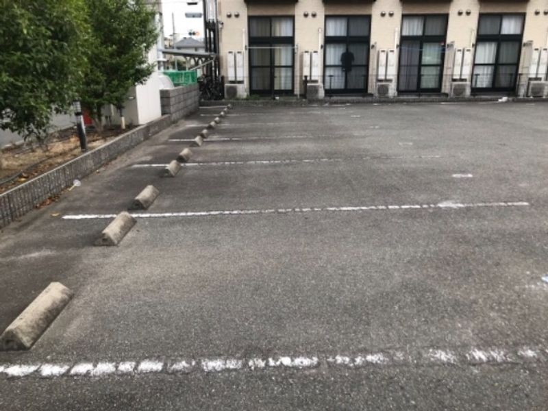 レオパレスアクシス 駐車場
