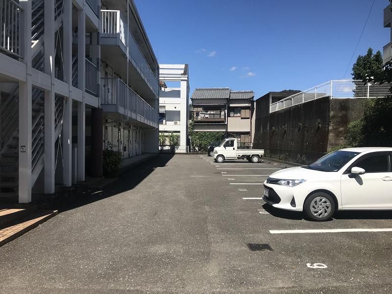 レオパレスアルカディア 駐車場
