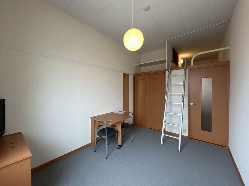 レオパレスカンタービレ 居間