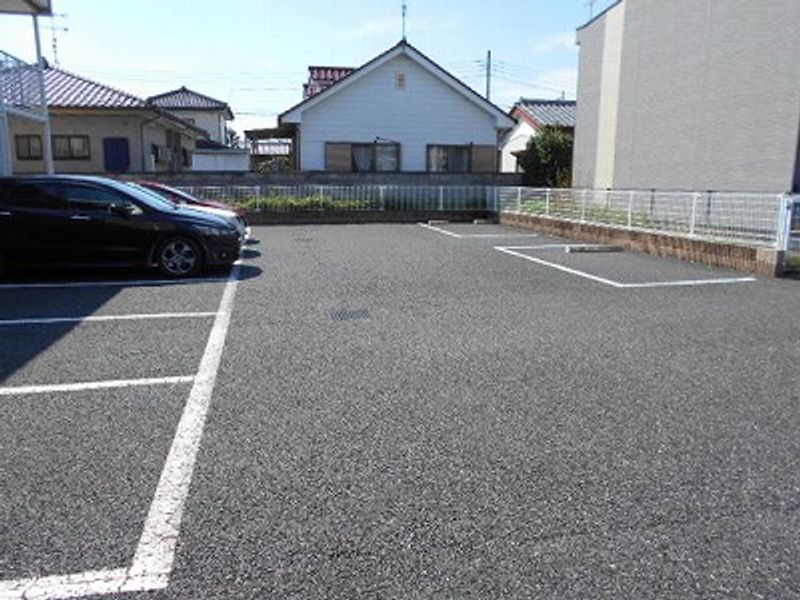 レオパレスＫＡＭＥＬＥＯⅡ　 駐車場