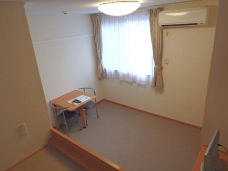 レオパレスＦ　ファミーユ 居間