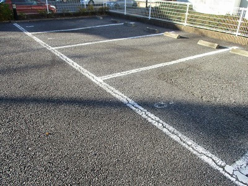 レオパレスカメリアひたち野Ⅱ 駐車場