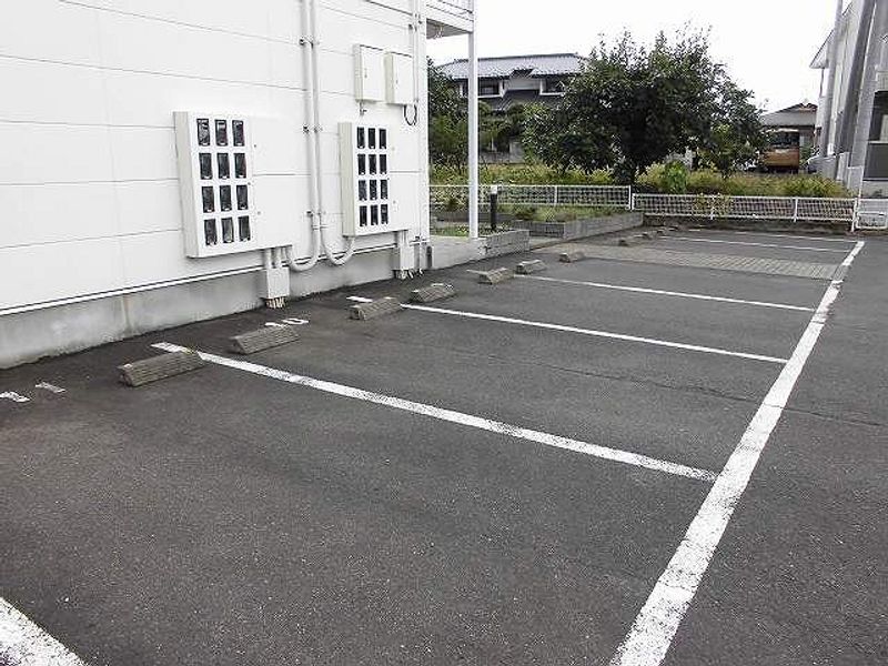 レオパレスＦＵＭＡ 駐車場